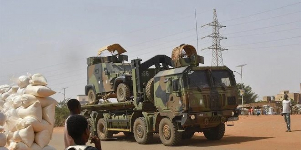 الجيش النيجري يعلن خروج آخر جندي فرنسي من البلاد ويقيم احتفال في القاعدة الفرنسية السابقة