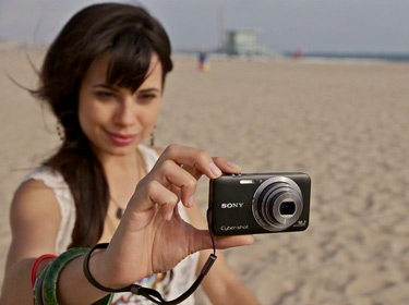 سوني تطلق مجموعتها الجديدة من كاميرات سايبرشوت الغنية بالميزات الجديدة