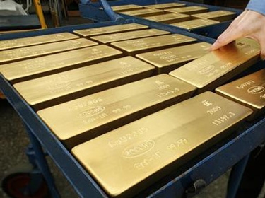 الذهب ينخفض إلى 3025 ليرة