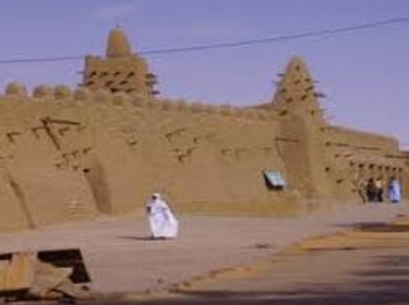 وهابيين يهدمون التراث الإسلامي في مدينة تمبتكو في مالي.