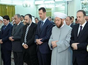 الرئيس الأسد يؤدي صلاة عيد الفطر السعيد في رحاب جامع الحمد بدمشق