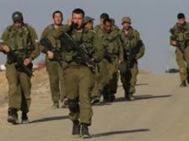 تسريح عشرات الجنود الإسرائيليين من الخدمة بعد رفضهم الدخول إلى غزة