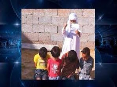 أطفال سعوديون يقلدون مشاهد الذبح التي يمارسها إرهابيو 