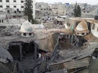 غارات إسرائيلية تدمر 4 مساجد.. وحماس تطالب بنشر قوات دولية على حدود 1967