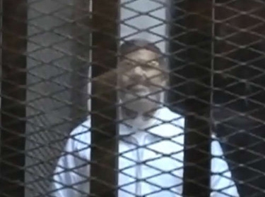 القضاء المصري يأمر بحبس محمد مرسي بتهمة تسريب مستندات لمشيخة قطر