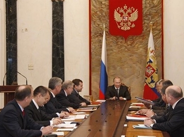 بوتين يناقش مع مجلس الأمن الروسي سبل التعاون مع الشركاء لمكافحة 