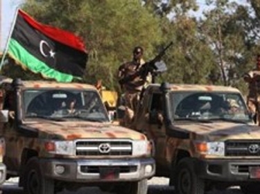الجيش يتقدم في شرق بنغازي.. والحكومة تدعو سكان طرابلس إلى عصيان مدني