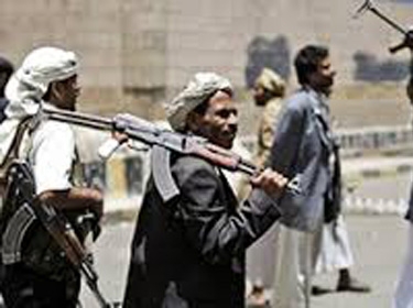 مقتل نحو 50 يمنياً في اشتباكات بين القبائل والحوثيين وسط البلاد