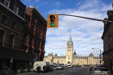 اعتداء كندا يدفع أستراليا إلى تعزيز إجراءاتها الأمنية حول البرلمان