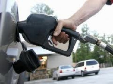 سورية : تعديل سعر ليتر البنزين إلى 135 ليرة