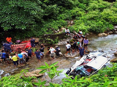 حادث سير يودي بحياة 47 شخصاً في نيبال