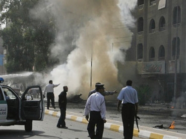 مقتل 3 أشخاص وإصابة 11 آخروين بانفجار عبوتين ناسفتين جنوب بغداد