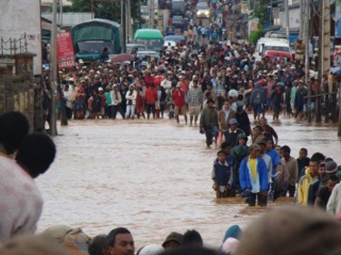 مقتل 14 شخصا وتشرد الآلاف جراء الفيضانات في مدغشقر