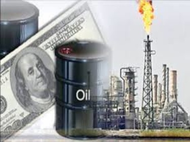 انخفاض أسعار النفط مع صعود الدولار