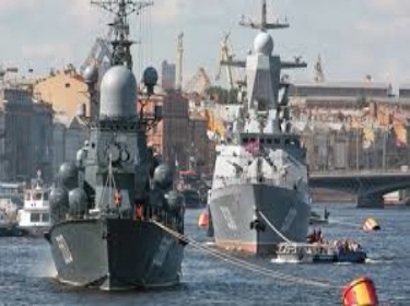استعراض كبير للسفن الحربية الروسية في سان بطرسبورغ أيار المقبل