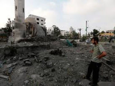 النظام السعودي يرتكب مجزرة في اليمن.. 150 قتيلاً وجريحاً بغارة على مخيم للنازحين