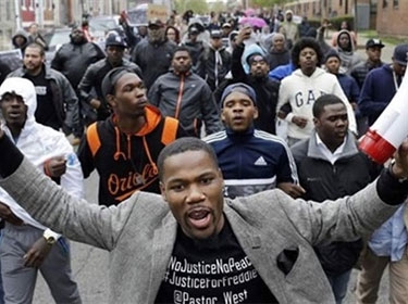 أمريكا.. أعمال شغب في بالتيمور خلال احتجاجات على وفاة شاب أسود 