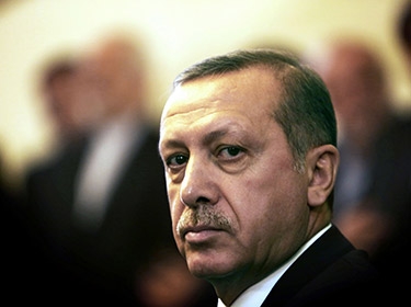 حزب تركي يدعو لمحاكمة أردوغان وأوغلو لدعمهما الإرهابيين في سورية بالسلاح