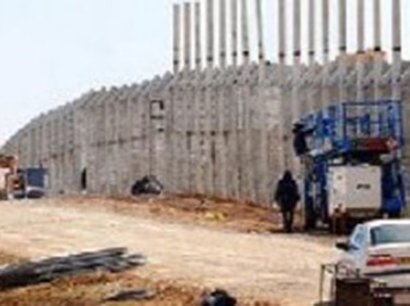 الاحتلال الإسرائيلي يقرر بناء جدار طوله 30 كم على الحدود مع الأردن