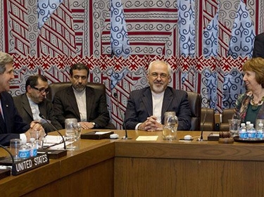 ظريف يلمح إلى بلوغ المفاوضات النووية بين إيران والسداسية مرحلة حساسة 