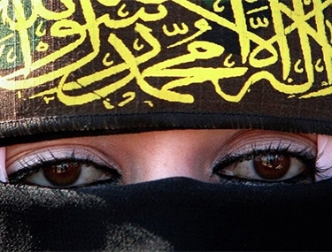 زعيم تنظيم داعش الإرهابي يرسل رأس امرأة هدية لعروس