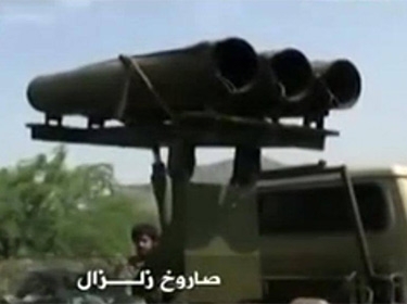 الجيش اليمني يقصف بصواريخ زلزال مواقع عسكرية سعودية  