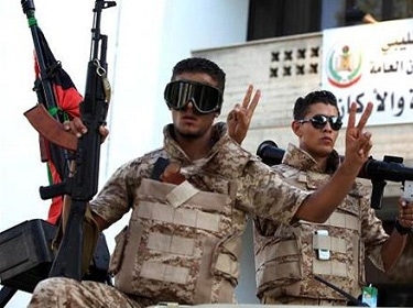 الجيش الليبي يتقدم في بنغازي ويقضي على 5 إرهابيين بمنطقتي القوارشة والصابري
