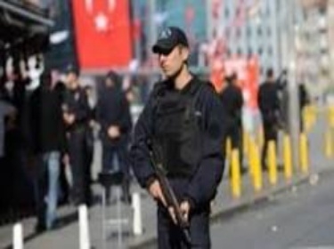 الأمن التركي يستخدم الرصاص والقنابل الدخانية لتفريق تظاهرة احتجاجية في اسطنبول