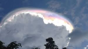 بالفيديو من كوستاريكا: انشقاق السماء وظهور ألوان غريبة 