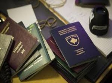 القاصرون الفرنسيون ممنوعون من مغادرة البلاد دون ترخيص