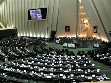 مجلس الشورى الإيراني يصدق على الخطوط العامة لمشروع الاتفاق النووي