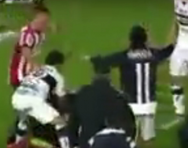  بالفيديو .. فريقان أرجنتينيان يخوضان أعنف شجار في تاريخ كرة القدم