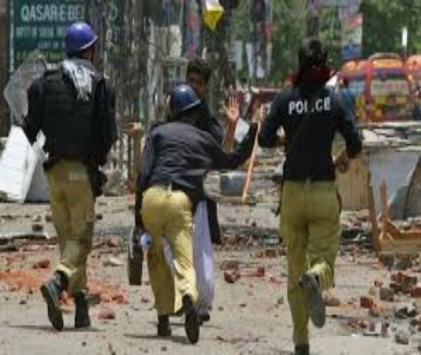  مقتل 9 أشخاص وإصابة 35 بتفجير انتحاري جنوب غرب باكستان  