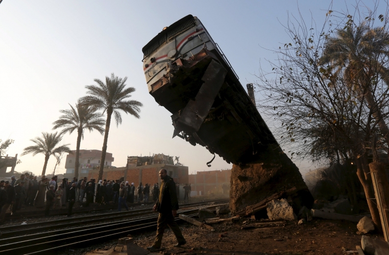 إصابة 70 شخصا في حادث انقلاب قطار ركاب في مصر