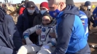 رائدا فضاء روسي وأمريكي يسجلان رقما قياسيا بالبقاء في الفضاء في بعثة واحدة