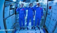ثلاث رواد فضاء صينيين يبدؤون بالعودة الى الارض من المحطة الفضائية الصينية