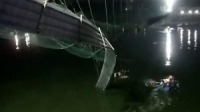 مقتل 40 شخصا وإصابة العشرات في انهيار جسر معلق غربي الهند