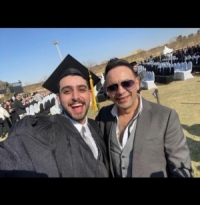 مصطفى قمر يحتفل بتخرج ابنه من الجامعة