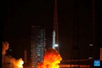 الصين تطلق قمراً صناعياً جديداً إلى الفضاء