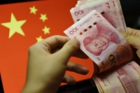 البنوك الصينية تبيع نقد أجنبي أكثر مما تتشتري