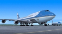 تعرض طائرة الرئيس الأمريكية للسرقة من قبل الصحفيين المرافقين له