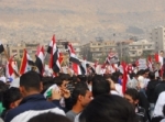 السوريون.. حب الوطن الغالي من القلب إلى الوجنات والجبين