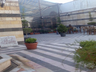 جزء من مطعم وكافيه ونراجيل 