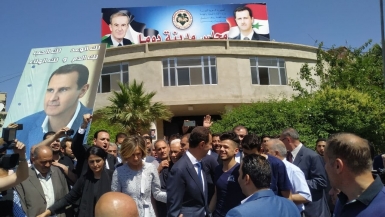 المرشح الدكتور بشار الأسد يدلي بصوته الانتخابي من دوما بريف دمشق