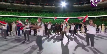 لحظة دخول الوفد السوري المشارك في اولمبياد طوكيو 
