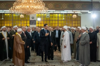 الرئيس الأسد يؤدي صلاة عيد الفطر السعيد في رحاب جامع الحسن في حي الميدان بدمشق