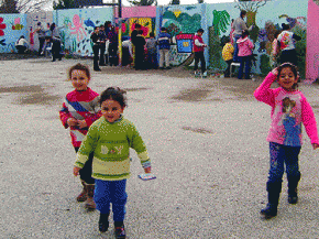 أطفال المكتبة العمومية يلونون مدارس فى ريف اللاذقية برسوم تكرس قيمة القراءة والكتاب
