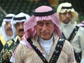 آل سعود مبتهجون برقصة الأمير تشارلز وارتدائه الدشداشة والعقال‎