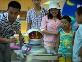 مطعم صيني طاقم عمله من الروبوتات