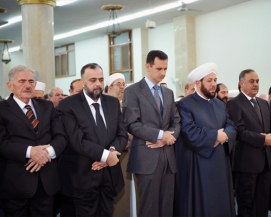 الرئيس الأسد يؤدي صلاة عيد الأضحى المبارك في جامع منجك بدمشق